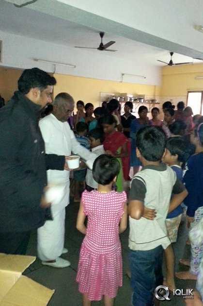 Celebs-at-Chennai-Flood-Relief-Activities